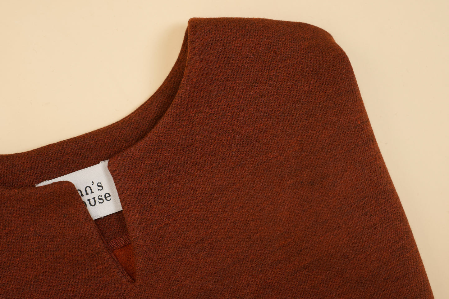 BOXY PULLOVER IN BRICK RED